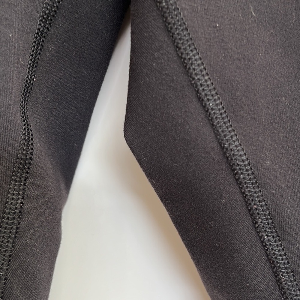 Lululemon 21” size 4 in Black - Picture 3 of 5